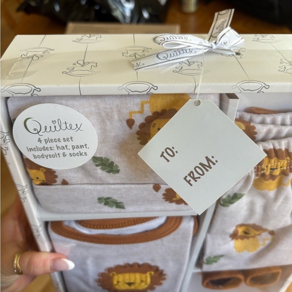 Quiltex 4-Piece Baby Set with Lion - Picture 2 of 4